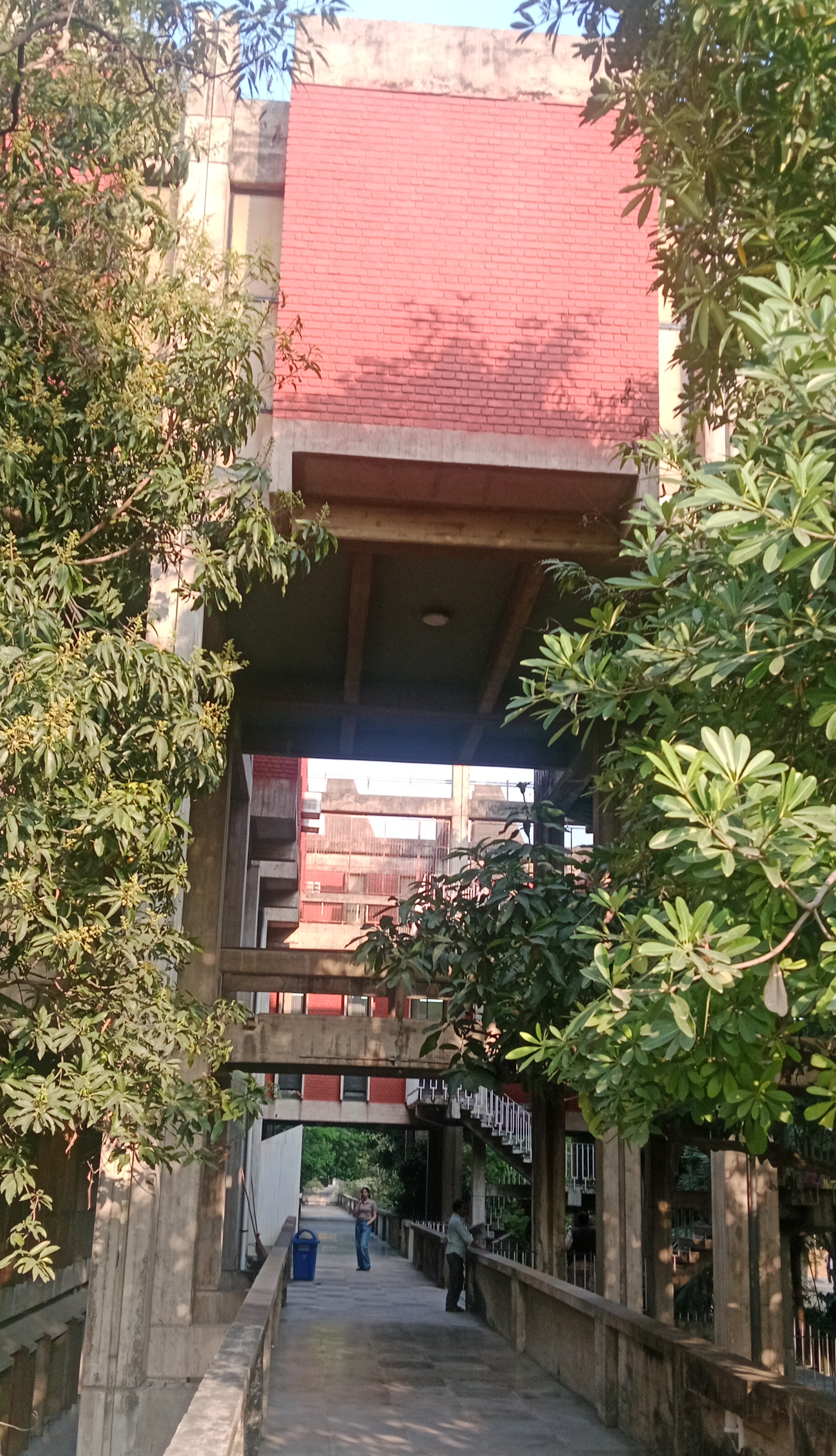 Image of the entrance 1